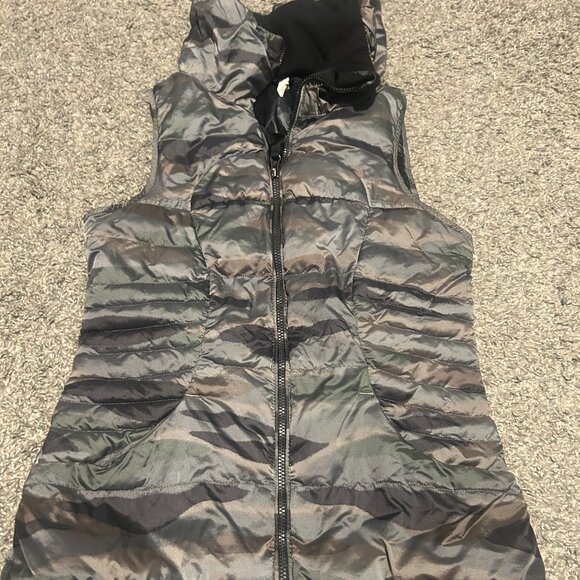 Lululemon Fluffin Awesome Vest Size 2 - Picture 3 of 5